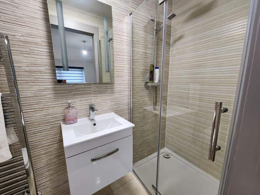 Horizon House, Modern 2-Bedroom Flat 2, Parking, Netflix, Оксфорд Экстерьер фото