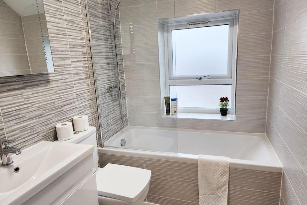Horizon House, Modern 2-Bedroom Flat 2, Parking, Netflix, Оксфорд Экстерьер фото